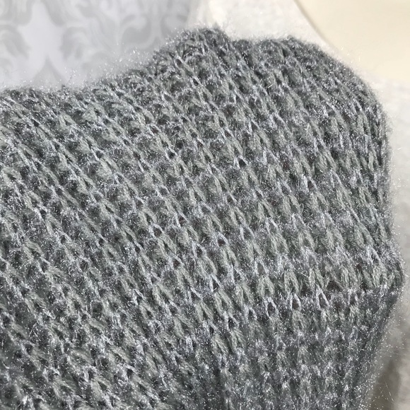 NEW D&Y Silver Fuzzy Shimmer Knit Infinity Scarf - Picture 2 of 8